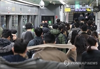 Seoul Metro unions strike wage deal with management, withdraw strike plan