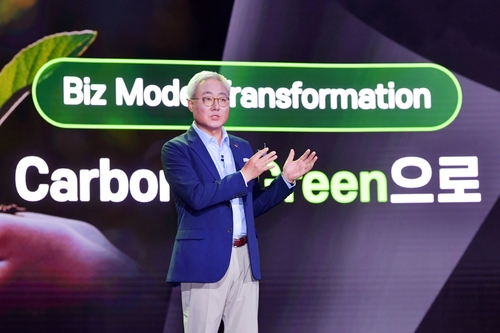 Kim Jun, PDG de SK Innovation, annonce une stratégie commerciale verte lors d'une conférence de presse à Séoul le 1er juillet 2021. (Photo fournie par SK Innovation. Revente et archivage interdits)
