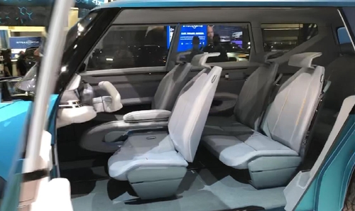 L'intérieur du prototype de SUV électrique de Kia, EV9, présenté au salon de l'automobile de Los Angeles, le mercredi 17 novembre 2021 (heure locale). 