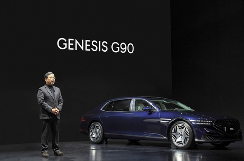 Le PDG de Hyundai Motor Chang Jae-hoon présente la nouvelle Genesis G90. (Photo fournie par Genesis. Revente et archivage interdits) 