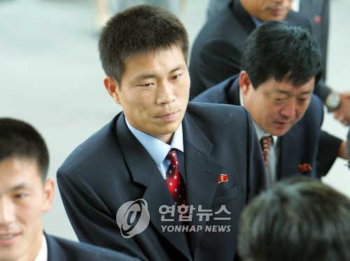 サッカー北朝鮮代表 新監督に３５歳キム ヨンジュン氏 聯合ニュース