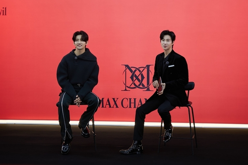 東方神起のチャンミン（左）とユンホ（ＳＭエンタテインメント提供）＝（聯合ニュース）≪転載・転用禁止≫