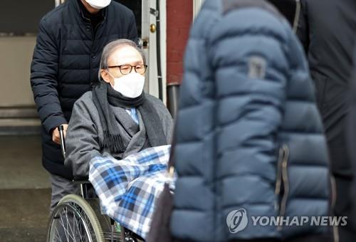 韓国検察　李明博元大統領の一時釈放期間を３カ月延長