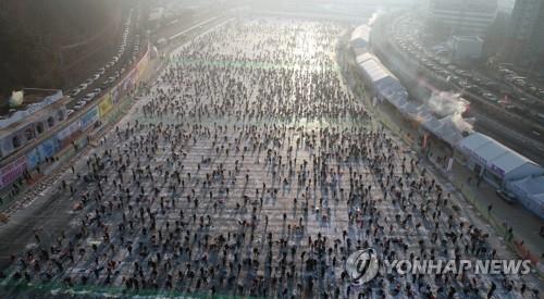 １９年の華川ヤマメ祭りの様子（資料写真）＝（聯合ニュース）