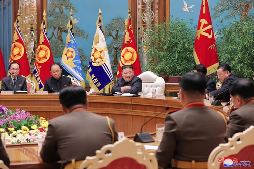 北朝鮮が「戦争準備態勢の完備」決定　党軍事委に金正恩氏出席
