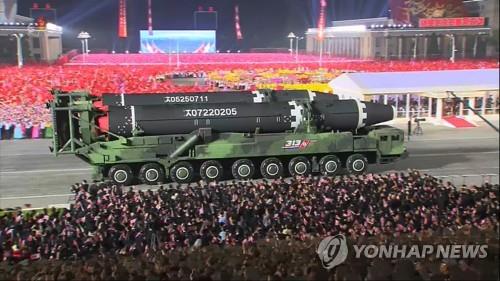 昨年４月に北朝鮮が行った軍事パレード（資料写真）＝（朝鮮中央テレビ＝聯合ニュース）≪転載・転用禁止≫