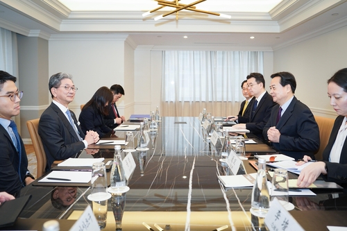 韓日外務次官協議の様子（外交部提供）＝（聯合ニュース）≪転載・転用禁止≫