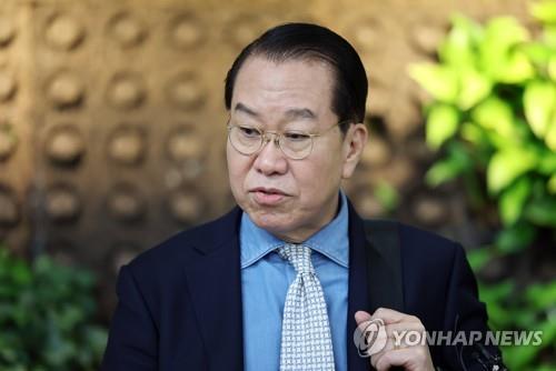韓国統一相　日本へ出発＝拉致問題で「協力模索」