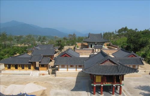 낙산사, 잿더미 딛고 "김홍도 그림처럼" - 2