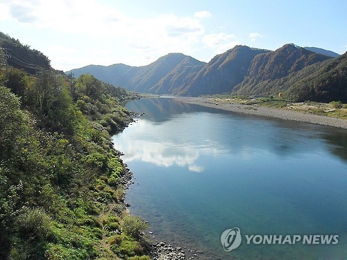 단양 '느림보 강물길'에서 바라본 남한강