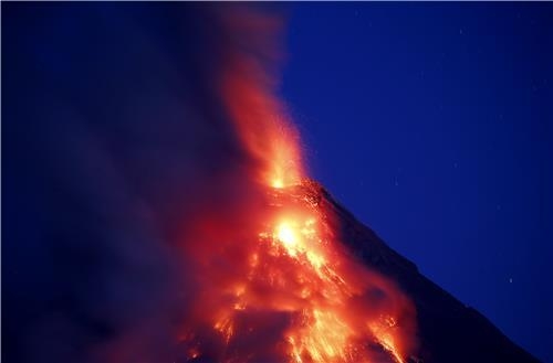 폭발 임박한 마욘 화산 (레가스피 AP=연합뉴스)
