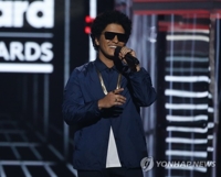 '2018 빌보드 뮤직 어워즈'에서 수상한 브루노 마스 [로이터=연합뉴스] 
