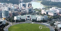 창원시청(가운데)과 시 중심가 전경. [연합뉴스 자료사진]