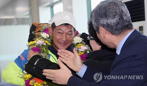 강명구 마라토너 "분단 한반도 혈맥 뚫는 길 계속 달리겠다"