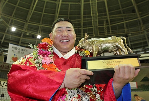 천하장사 씨름 대축제에서 세계특별장사에 오른 몽골의 한까이