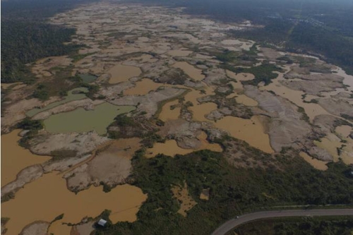 페루 쪽 아마존 열대우림이 불법채광으로 파괴된 모습 [브라질 뉴스포털 UOL] 