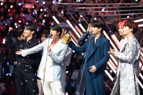 방탄소년단, '2018 MAMA' 3년 연속 대상…4관왕 영예