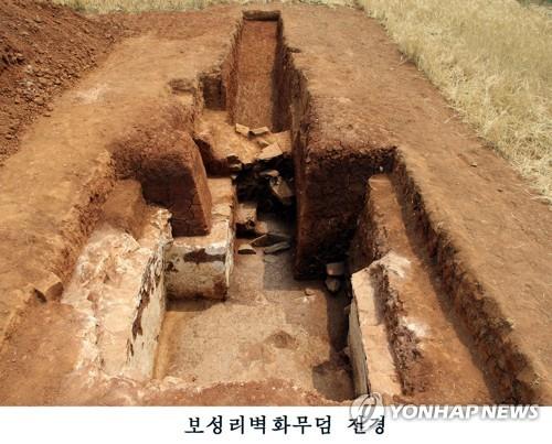 2017년 평양 외곽서 발굴된 고구려 벽화무덤 