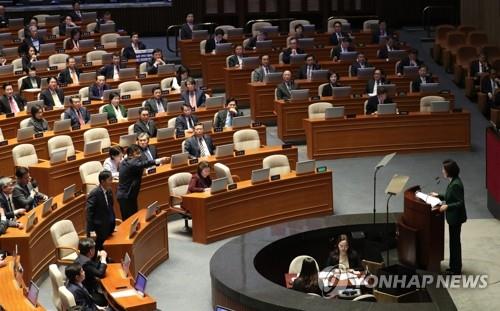  한국당 의원직 총사퇴 후 조기 총선?