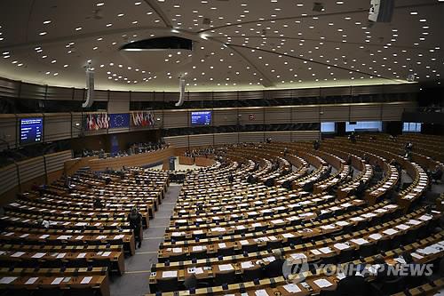 유럽의회, 對美협상권한 위임안 부결…EU·美 무역협상 난항?