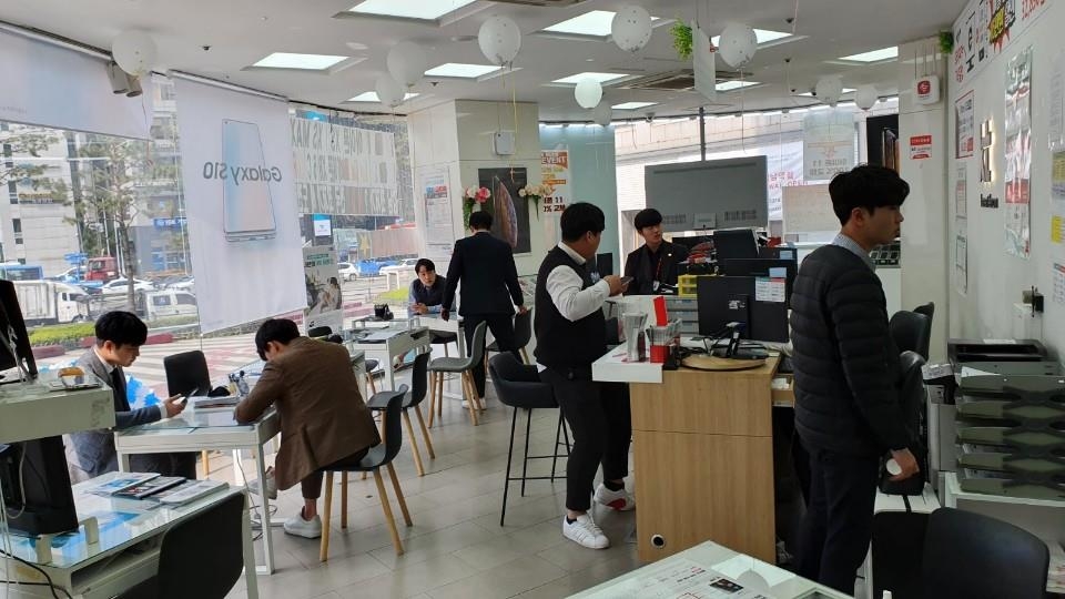 KT 강남직영점 내부