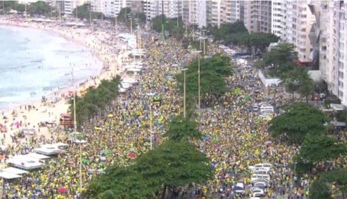 26일(현지시간) 리우 코파카바나 해변에서 벌어진 친정부 시위 [브라질 뉴스포털 G1] 