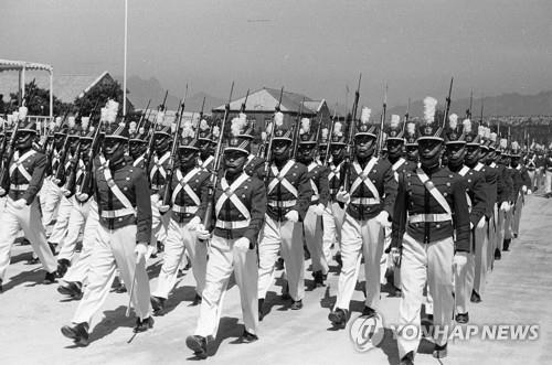 1950년 육군사관학교 생도 행진 모습