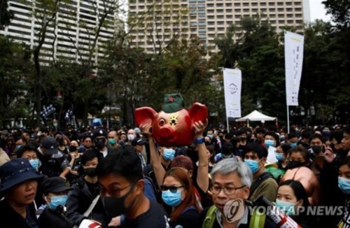 새해 첫날 벌어진 홍콩의 대규모 도심 시위