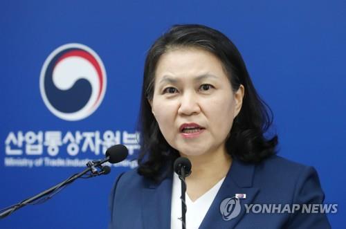 (세종=연합뉴스) 김주형 기자 = 유명희 통상교섭본부장이 24일 오전 세종시 정부세종청사에서 열린 세계무역기구(WTO) 차기 사무총장 입후보 기자회견에서 포부를 밝히고 있다. kjhpress@yna.co.kr