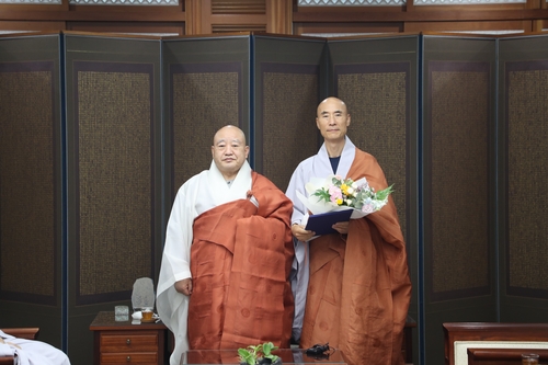 경북 의성 고운사 새 주지에 등운스님(사진 오른쪽)