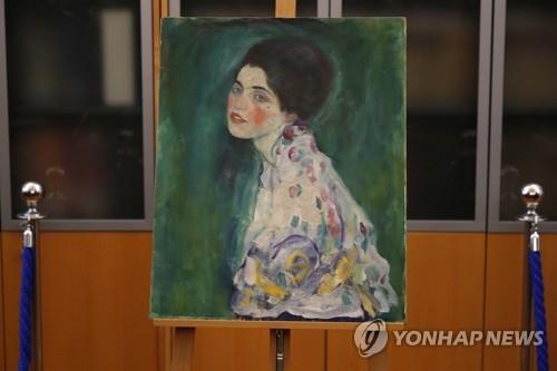 도난 23년 만에 극적으로 되찾은 구스타프 클림트의 '여인의 초상' [AP=연합뉴스] 