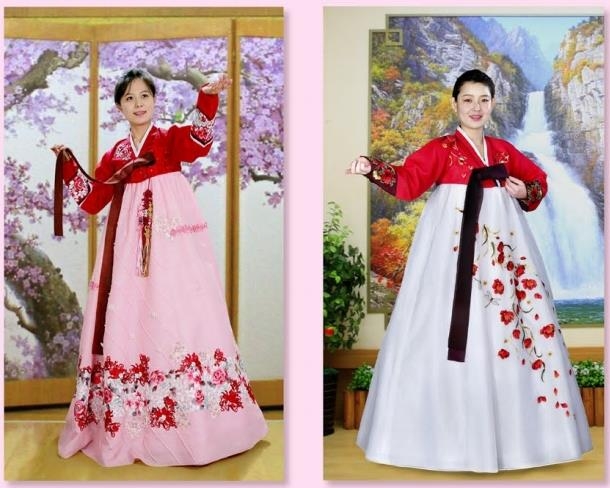 화려하게 꽃을 수놓은 북한 한복