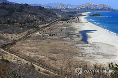 DMZ 둘레길 인근 해안 철책