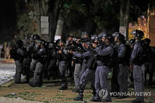 시위진압에 나선 이스라엘 보안군