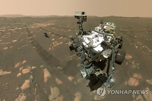 화성 로버 퍼서비어런스와 헬기 인저뉴어티