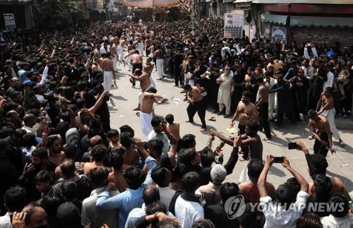 파키스탄서 시아파 종교행렬 겨냥 폭탄 공격…"수십명 사상"