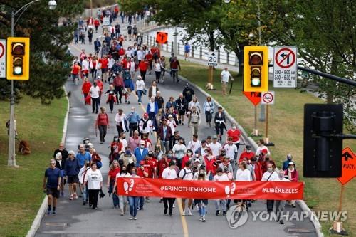 간첩 혐의로 1천일째 중국에 구금된 캐나다인 석방촉구 집회