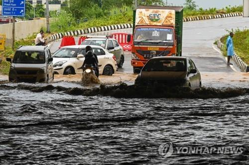 인도 뉴델리 9월 기록적 폭우…"77년 만에 최대 강우량"