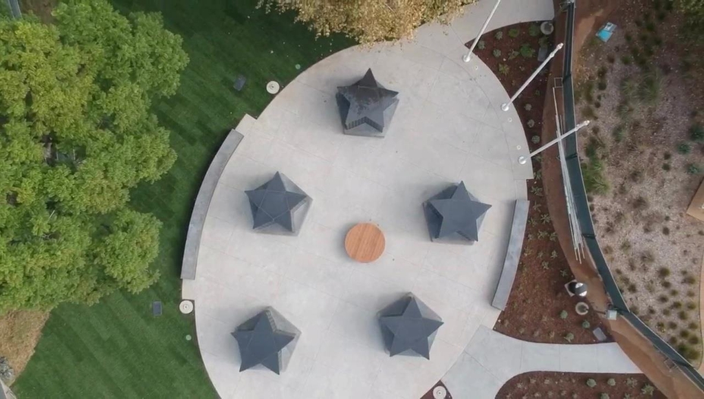 하늘에서 내려다본 5개의 별로 이뤄진 '한국전 참전 기념비' 모습