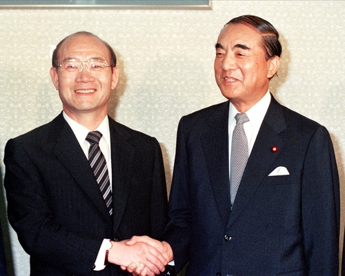 일본 정부 대변인 "전두환 전 대통령 명복 빌고 싶다"