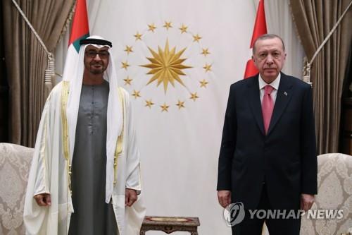 에르도안 터키 대통령(오른쪽)과 무함마드 UAE 왕세제