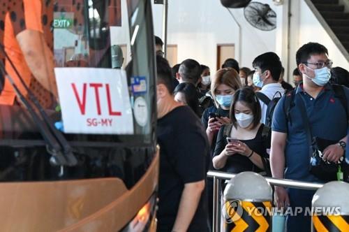  말레이-싱가포르 국경, 1년 8개월만 개방…다시 '활기'