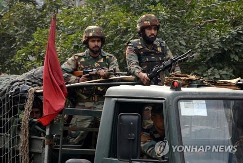 "인도 동북부서 군 발포로 민간인 14명 사망"