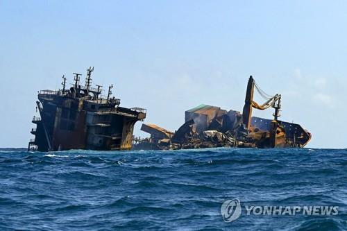 스리랑카 앞바다 침몰 '화재 컨테이너선' 잔해 인양 추진