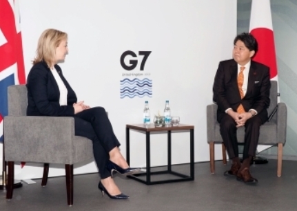 하야시 일본 외무상, 영국·미국 외교수장과 잇따라 회담