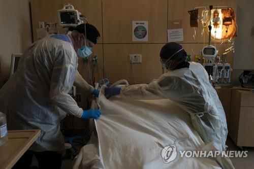 코로나19 환자를 돌보는 미국 로스앤젤레스(LA) 병원 의료진