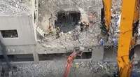 '뻥 뚫린 천장' 치워진 잔해물 사이로 드러난 사고 당시 충격
