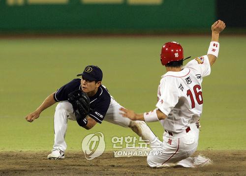 현역 시절 도루 성공하는 김종국