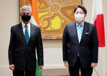 하야시 일본 외무상(왼쪽)과 자이샨카르 인도 외교장관(오른쪽)