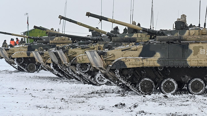 우크라 접경지역에 배치된 러시아군 장갑차